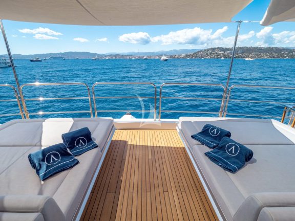 Bridge deck aft