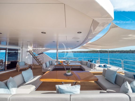 Bridge deck aft