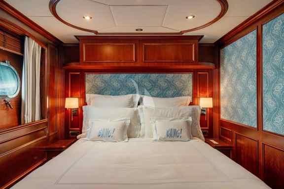 Double cabin stern portside