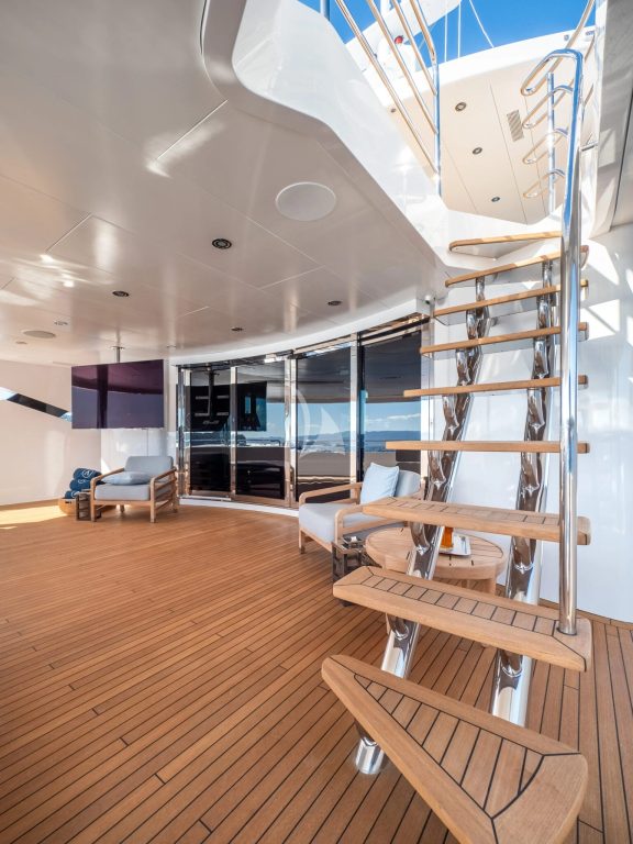 Bridge deck aft