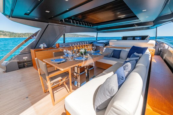 Sundeck dining/seating area