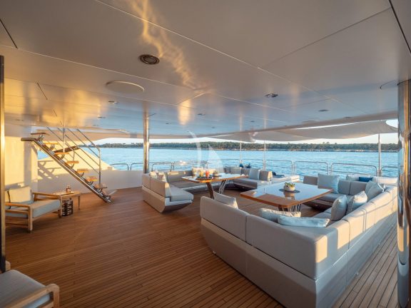Bridge deck aft