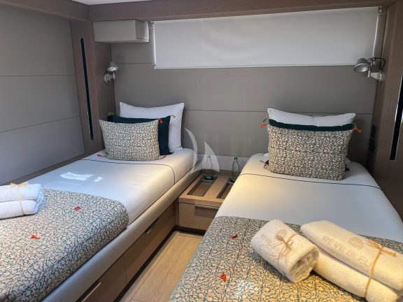 Image of REVE BLEU yacht #32