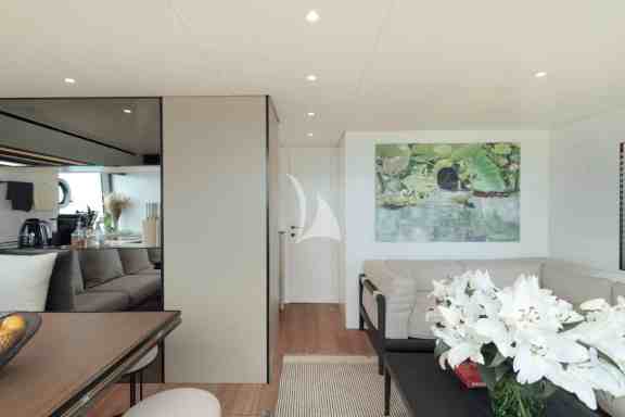 Main Salon Lounge