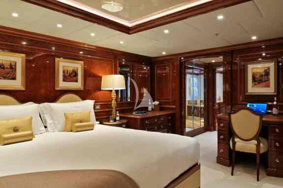 Full beam VIP cabin