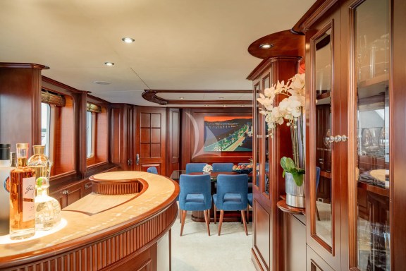 Main deck bar