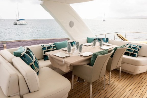 SORANA - flybridge - copyright Ines Aramburo