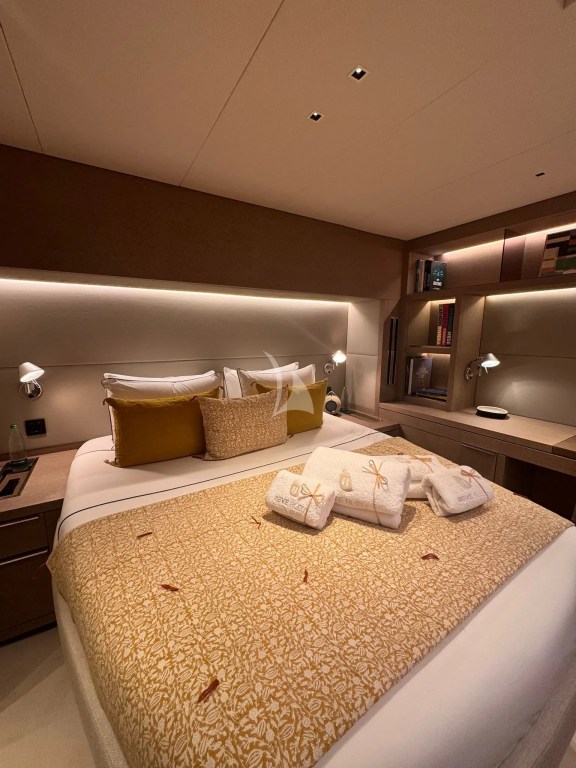 Image of REVE BLEU yacht #19