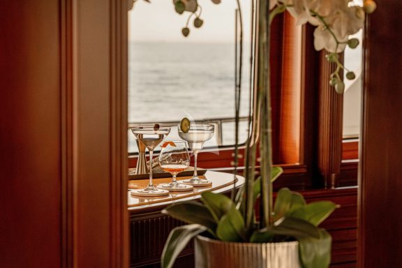 Main deck bar details