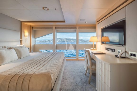 VIP cabin (portside)