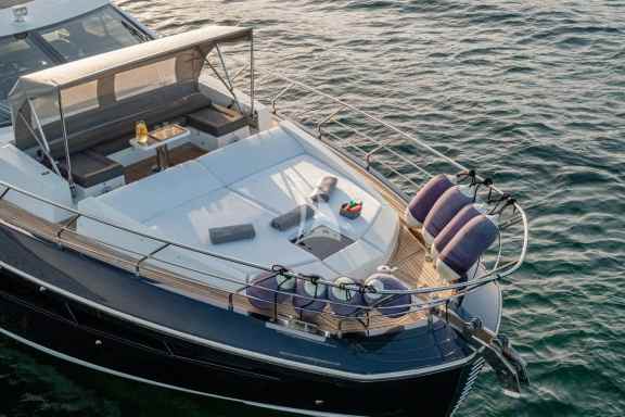 MANARA I - Bow seating