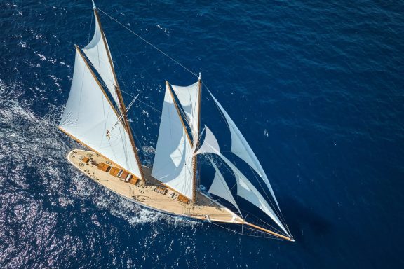 Image of ELENA of LONDON yacht #5