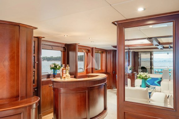 Main deck bar