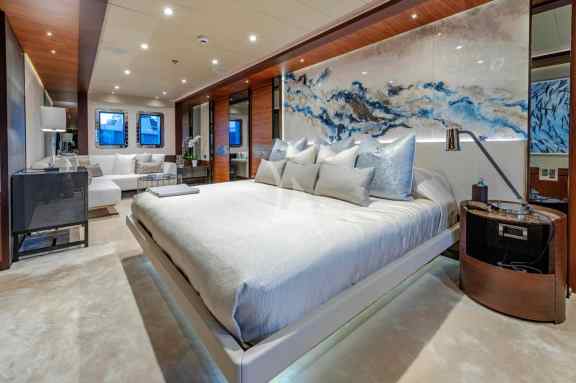 Full beam VIP cabin