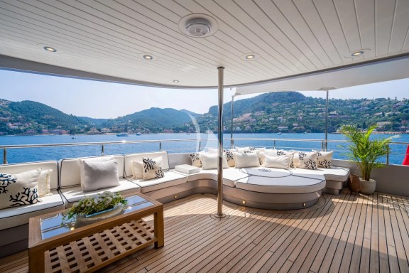 Upper deck
