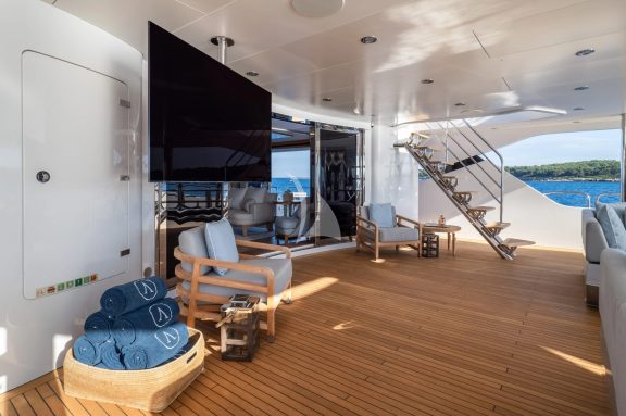 Bridge deck aft