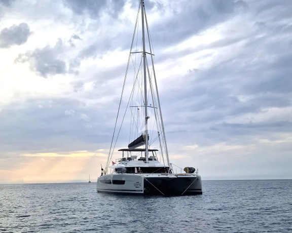 LOOMA - At anchor