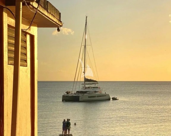 LOOMA - At anchor