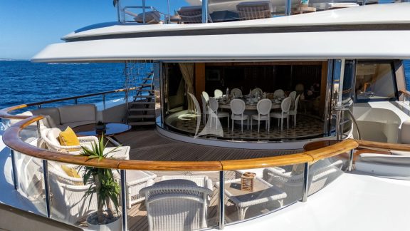 Bridge deck aft