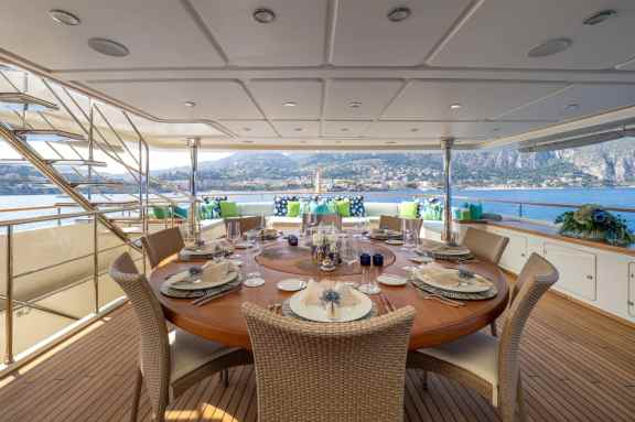 Upper deck aft dining for 8/10 guests