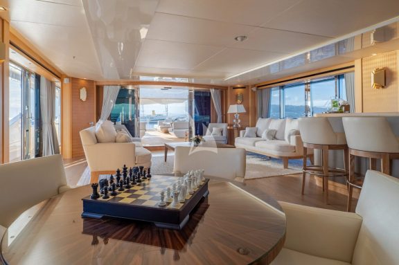 Bridge deck salon