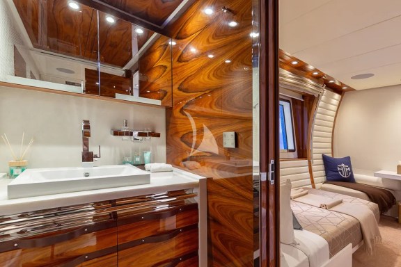 Twin cabin