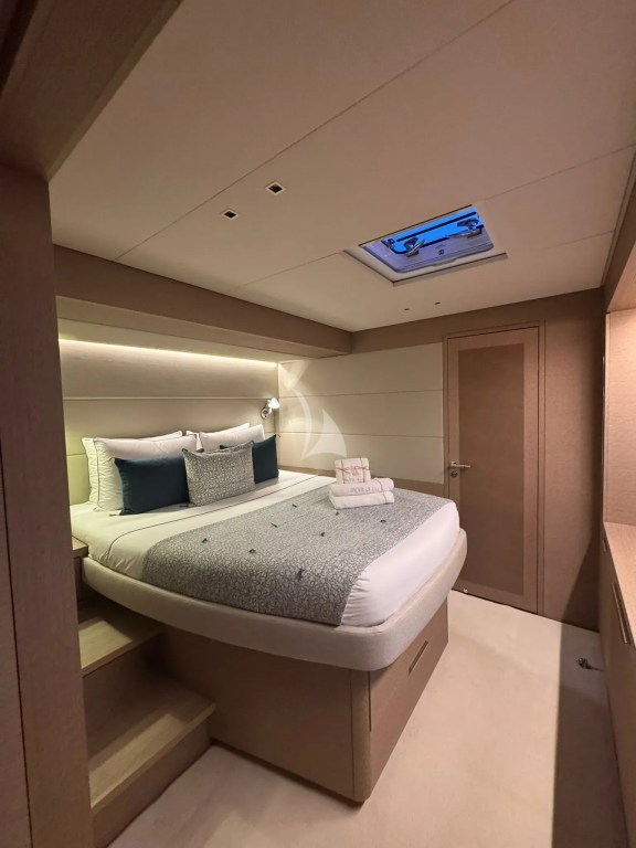 Image of REVE BLEU yacht #27