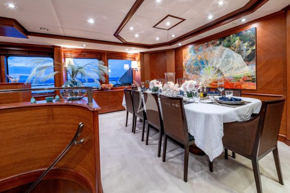 Main deck dining