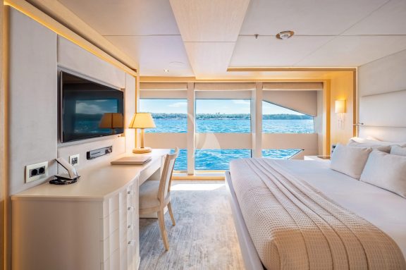 VIP cabin (starboard)