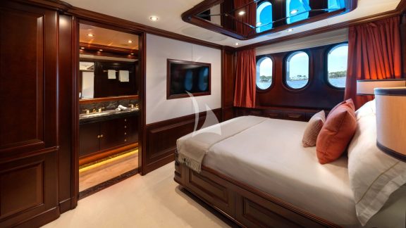 Double cabin