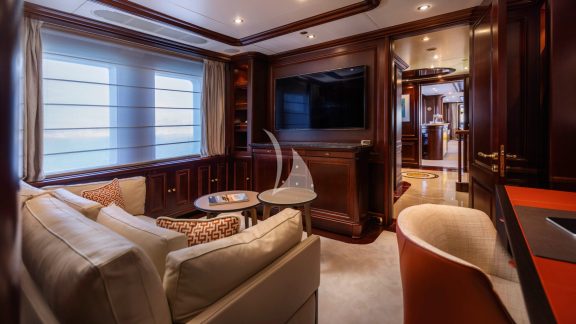Master suite lounge / office
