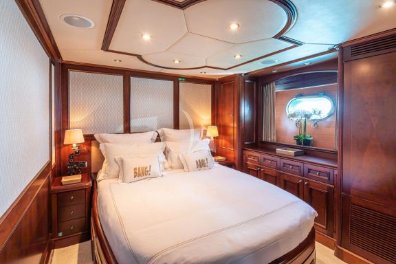 Double cabin forward starboard