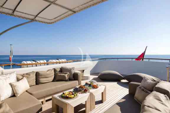 Flybridge aft