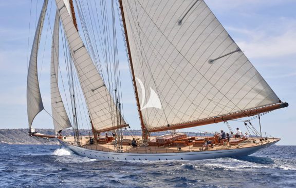 Image of ELENA of LONDON yacht #6