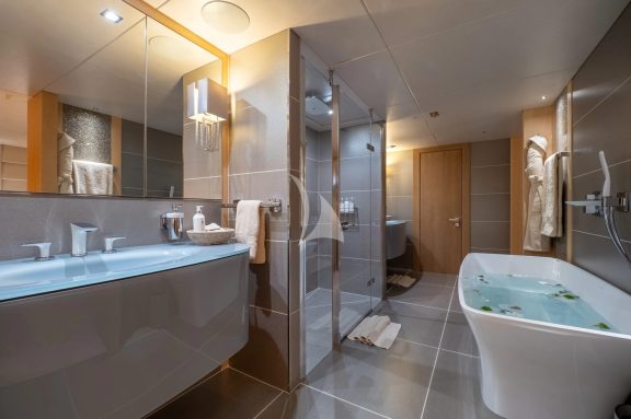 Master cabin en suite bathroom
