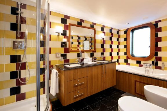 GUEST BATHROOM