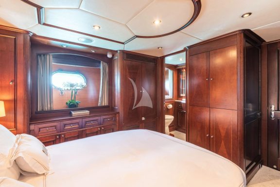 Double cabin forward starboard