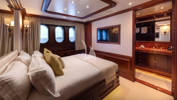 Double cabin