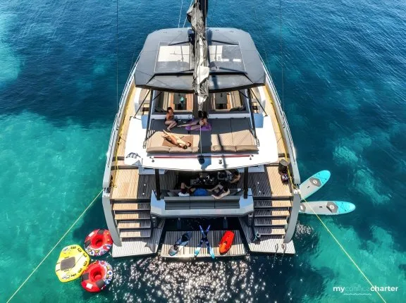 Moon 60 Hull 8 2025