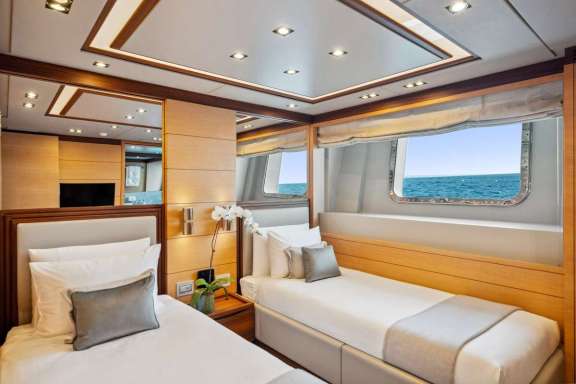 Bombay - 2025 - Twin Cabin