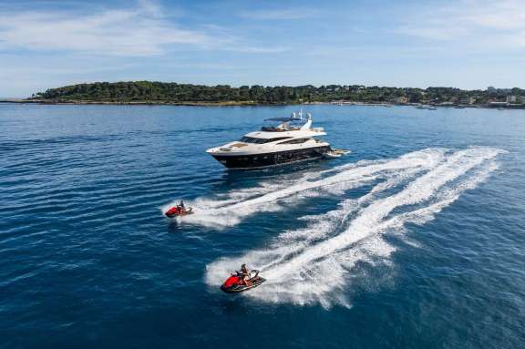 Image of BLUE EYES yacht #16