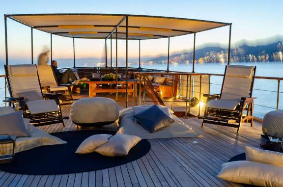 Image of OVER THE RAINBOW OF LONDON yacht #14