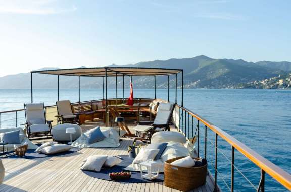 Image of OVER THE RAINBOW OF LONDON yacht #5