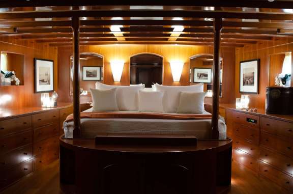 Image of OVER THE RAINBOW OF LONDON yacht #7