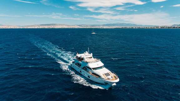 Image of REBECCA V yacht #17