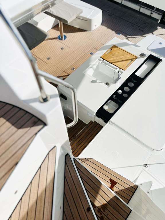 Image of Smiley yacht #11