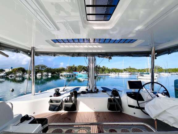 Image of Smiley yacht #7