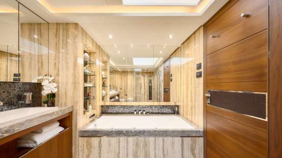 Image of MIRAGE IV yacht #18