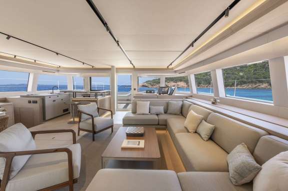 Lagoon Eighty2 sistership