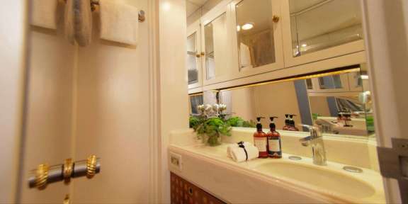 Image of YQUEM yacht #7